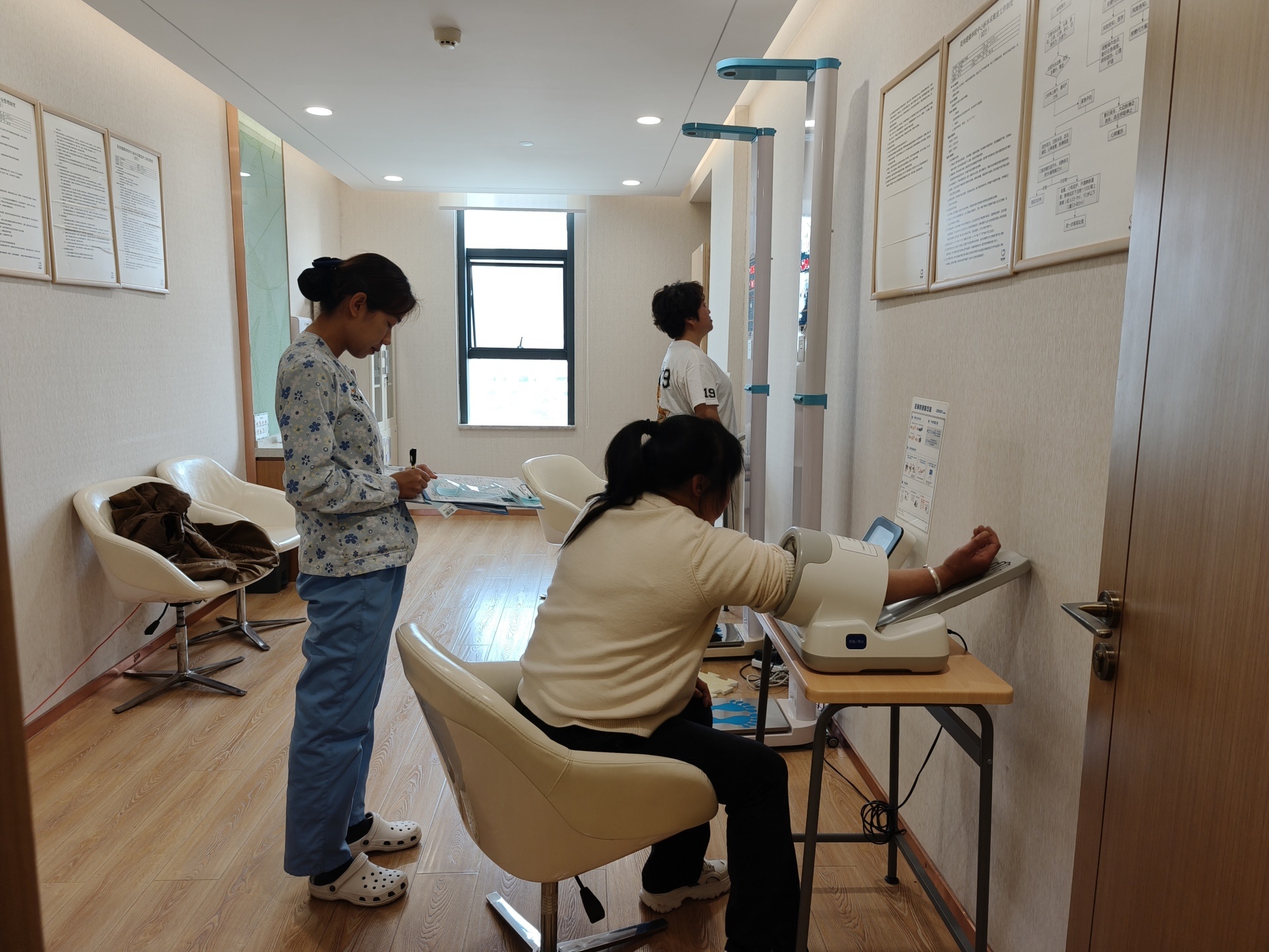 关爱员工健康|金丰汇组织全体员工开展体检活动