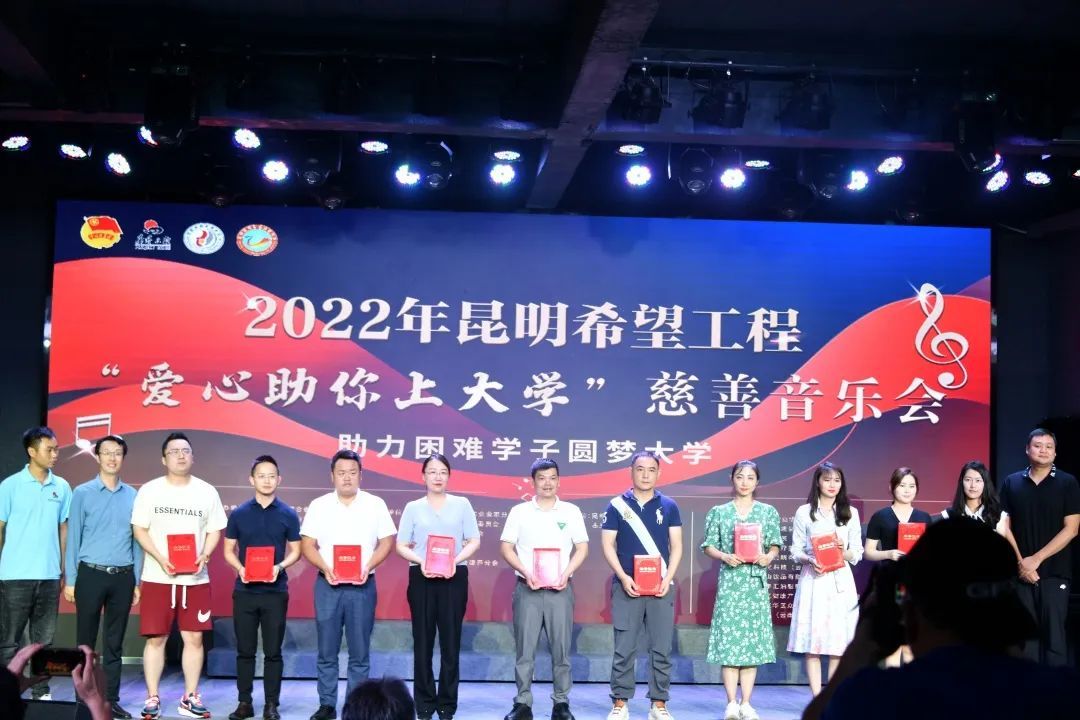 爱心义卖，助力困难学子圆梦大学