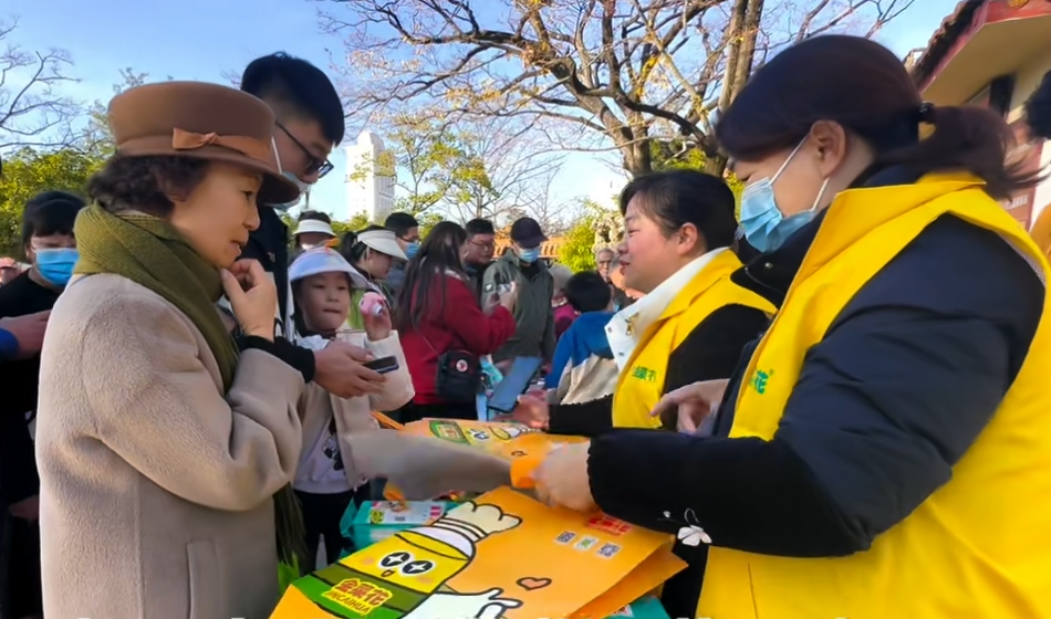 灵蛇献瑞，巳巳如意~金菜花新春送年画！